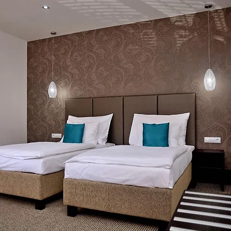 Atrium 3*